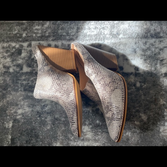 NWT Snakeskin booties - Picture 4 of 9